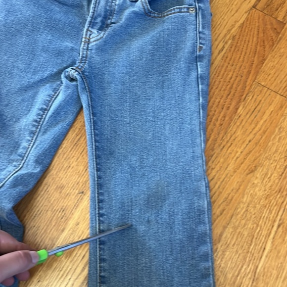 Gap Straight Legged Light Wash Jean - Picture 11 of 11